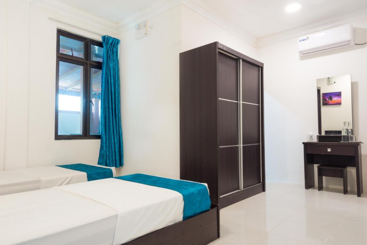 Palm Gate Maldives Hotel Thulusdhoo Exterior photo